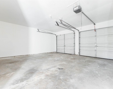 5315 Creekbend Drive - Photo Thumbnail 7