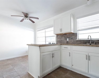 5315 Creekbend Drive - Photo Thumbnail 14