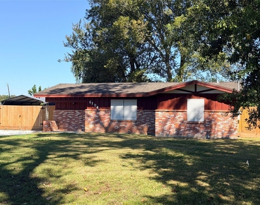 6106 Linton Lane - Photo Thumbnail 1