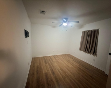 6106 Linton Lane - Photo Thumbnail 10
