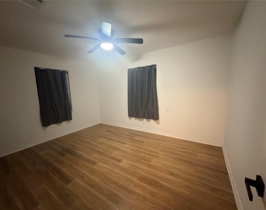 6106 Linton Lane - Photo Thumbnail 5