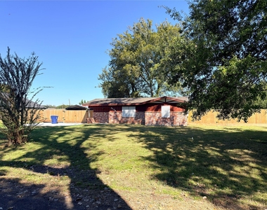 6106 Linton Lane - Photo Thumbnail 2