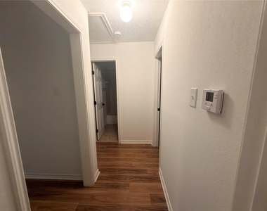 6106 Linton Lane - Photo Thumbnail 7