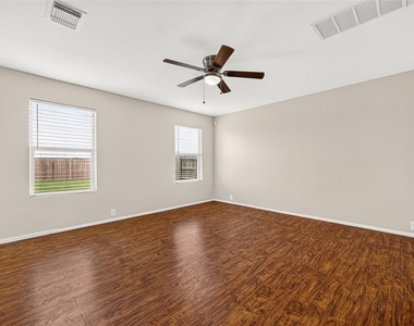 3203 Becker Glen Street - Photo Thumbnail 6