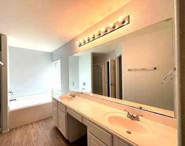 14735 Arbor Trace Court - Photo Thumbnail 9