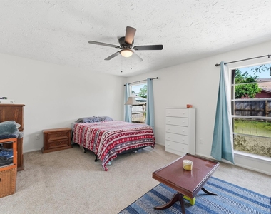 19414 Lazy Valley Drive - Photo Thumbnail 10