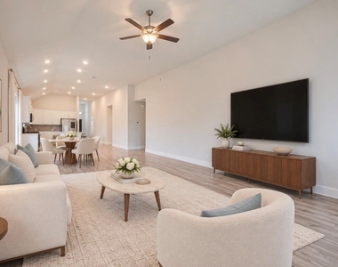 200 Catalina Cove Drive - Photo Thumbnail 5