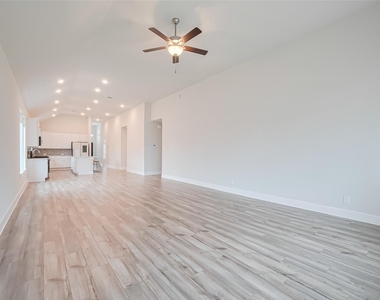200 Catalina Cove Drive - Photo Thumbnail 8