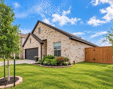 200 Catalina Cove Drive - Photo Thumbnail 2