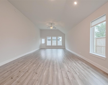 200 Catalina Cove Drive - Photo Thumbnail 11