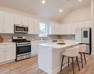 200 Catalina Cove Drive - Photo Thumbnail 14