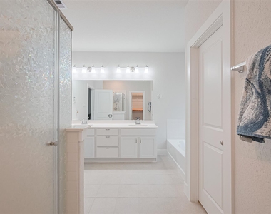 200 Catalina Cove Drive - Photo Thumbnail 25