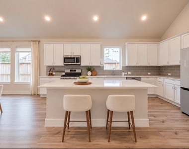 200 Catalina Cove Drive - Photo Thumbnail 9