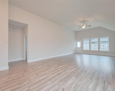 200 Catalina Cove Drive - Photo Thumbnail 12