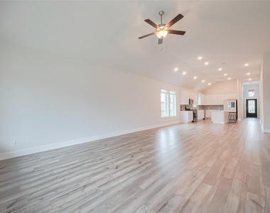 200 Catalina Cove Drive - Photo Thumbnail 6