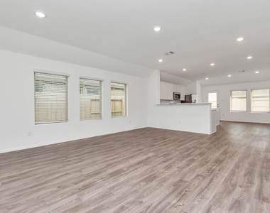 2916 Cordova Hill Drive - Photo Thumbnail 17
