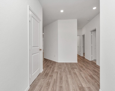 2916 Cordova Hill Drive - Photo Thumbnail 10