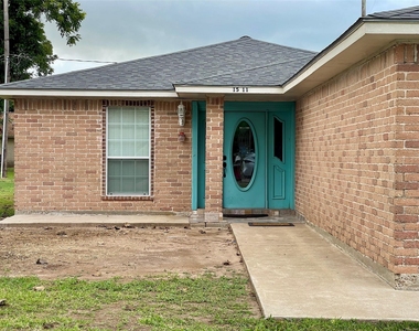 1511 N Avenue N - Photo Thumbnail 1