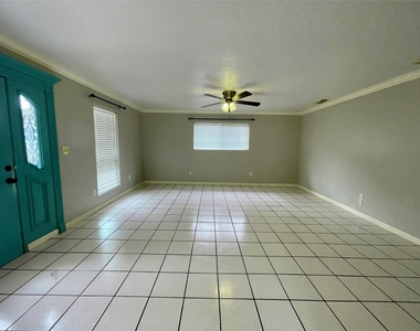 1511 N Avenue N - Photo Thumbnail 5