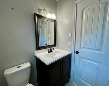 1511 N Avenue N - Photo Thumbnail 16