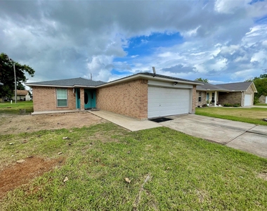 1511 N Avenue N - Photo Thumbnail 3