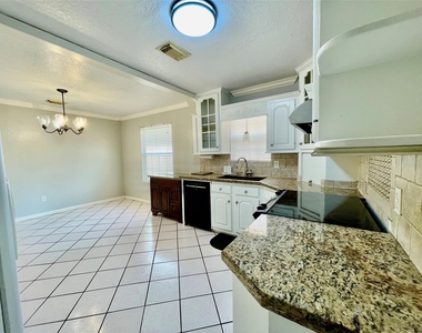 1511 N Avenue N - Photo Thumbnail 10