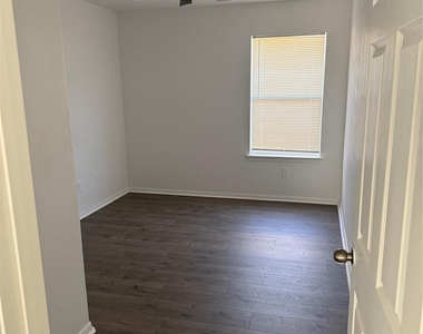 16459 Noble Meadow Lane - Photo Thumbnail 10