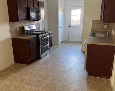 16459 Noble Meadow Lane - Photo Thumbnail 6