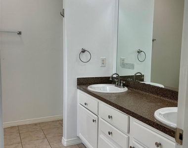 21310 Berry Ridge Lane - Photo Thumbnail 6