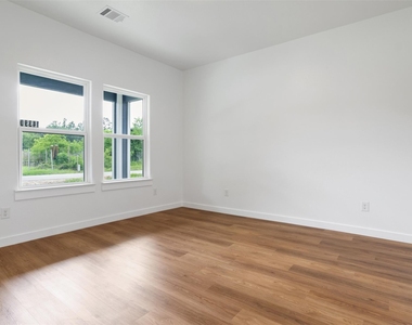 14390 Half Circle Street - Photo Thumbnail 18