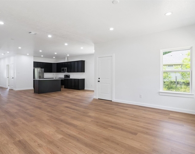 14390 Half Circle Street - Photo Thumbnail 23