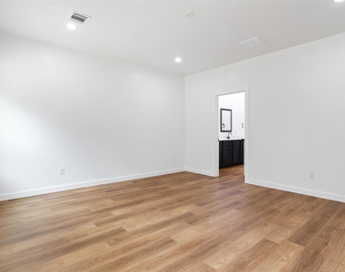 14390 Half Circle Street - Photo Thumbnail 13