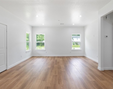 14390 Half Circle Street - Photo Thumbnail 9