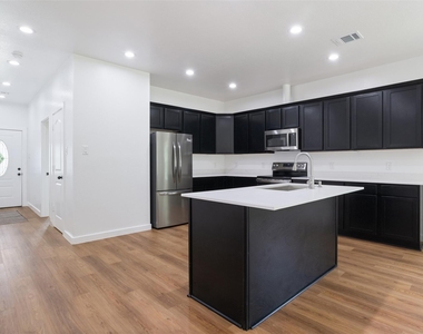 14390 Half Circle Street - Photo Thumbnail 24