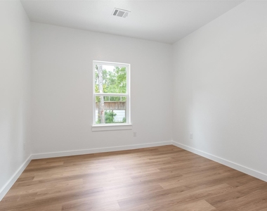 14390 Half Circle Street - Photo Thumbnail 16