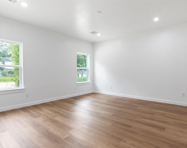 14390 Half Circle Street - Photo Thumbnail 11