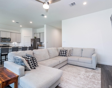 1565 Oakdale Crest Rd - Photo Thumbnail 14