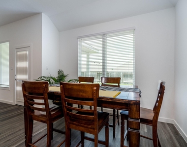 1565 Oakdale Crest Rd - Photo Thumbnail 12