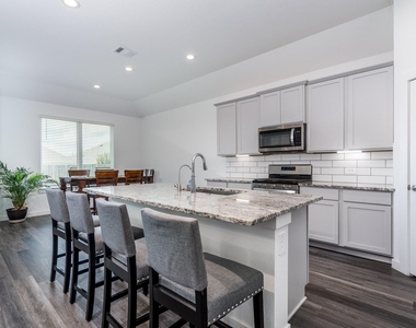 1565 Oakdale Crest Rd - Photo Thumbnail 10