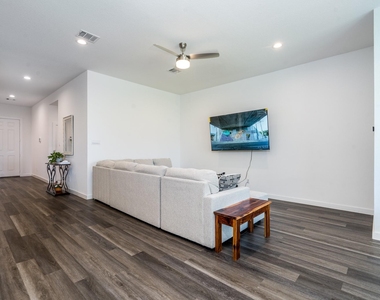 1565 Oakdale Crest Rd - Photo Thumbnail 13