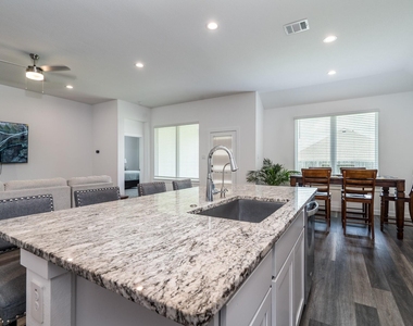 1565 Oakdale Crest Rd - Photo Thumbnail 2