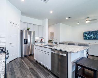1565 Oakdale Crest Rd - Photo Thumbnail 8