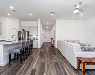 1565 Oakdale Crest Rd - Photo Thumbnail 7
