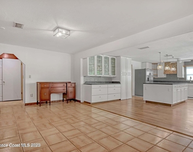 1732 Robin Hood Avenue - Photo Thumbnail 4