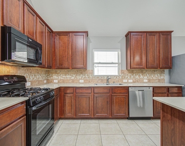 8302 Kerrington Glen Drive - Photo Thumbnail 17