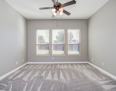 8302 Kerrington Glen Drive - Photo Thumbnail 25