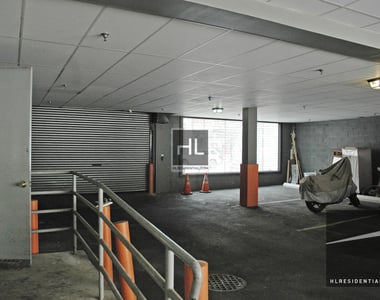 Metropolitan Avenue - Photo Thumbnail 6