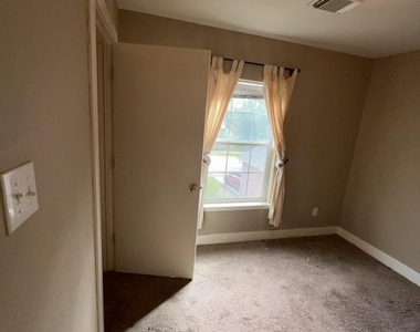 7411 Ravenswood - Photo Thumbnail 12