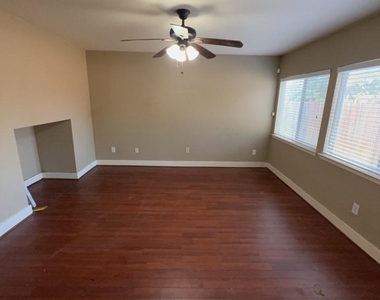 7411 Ravenswood - Photo Thumbnail 7