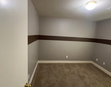 7411 Ravenswood - Photo Thumbnail 11